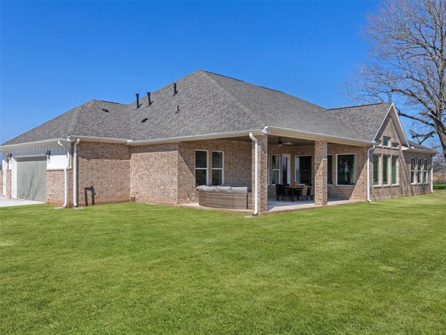 151 Moonlight DR, Smithville, TX 78957