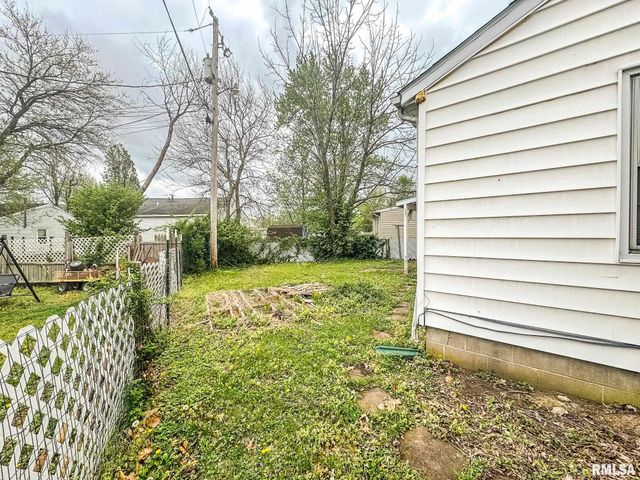 10 GROVE Place, Herrin, IL 62948
