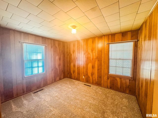10 GROVE Place, Herrin, IL 62948