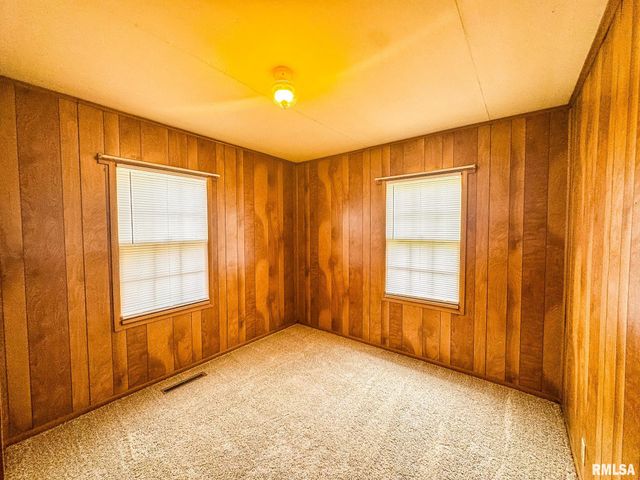 10 GROVE Place, Herrin, IL 62948