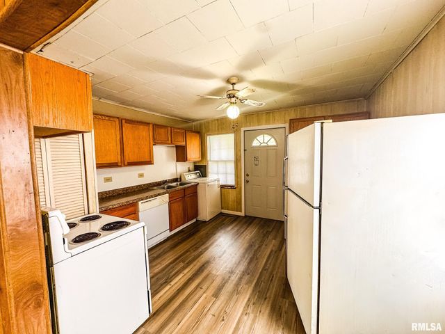 10 GROVE Place, Herrin, IL 62948