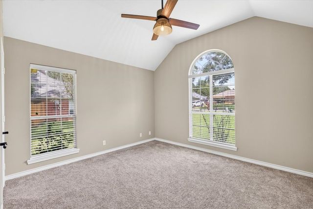 18400 Woodhollow Drive, Flint, TX 75762
