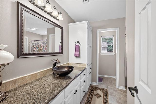 18400 Woodhollow Drive, Flint, TX 75762