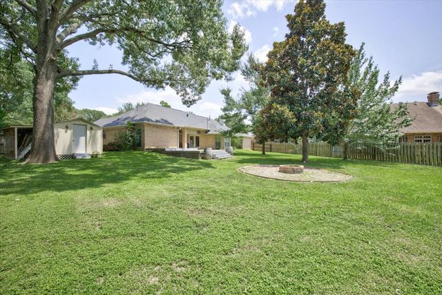 18400 Woodhollow Drive, Flint, TX 75762