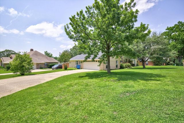 18400 Woodhollow Drive, Flint, TX 75762