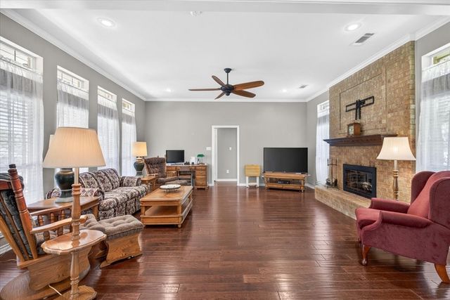 18400 Woodhollow Drive, Flint, TX 75762