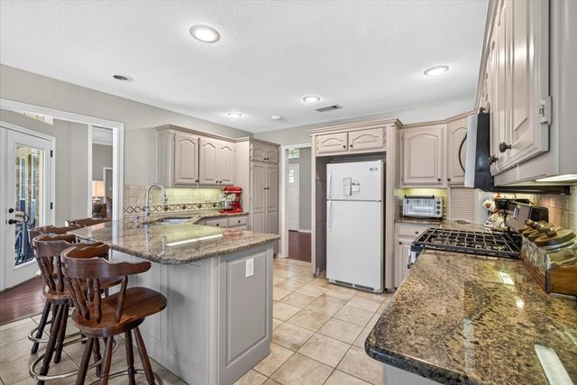 18400 Woodhollow Drive, Flint, TX 75762