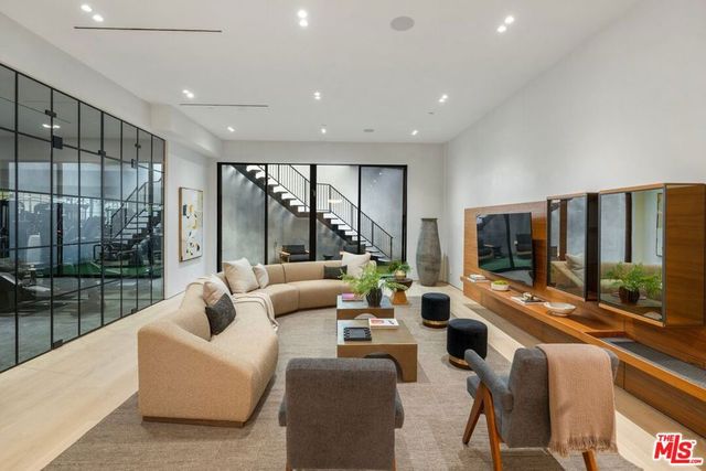 12227 Tweed Lane, Los Angeles, CA 90049