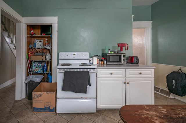 10 Malvern Street, Manchester, NH 03104