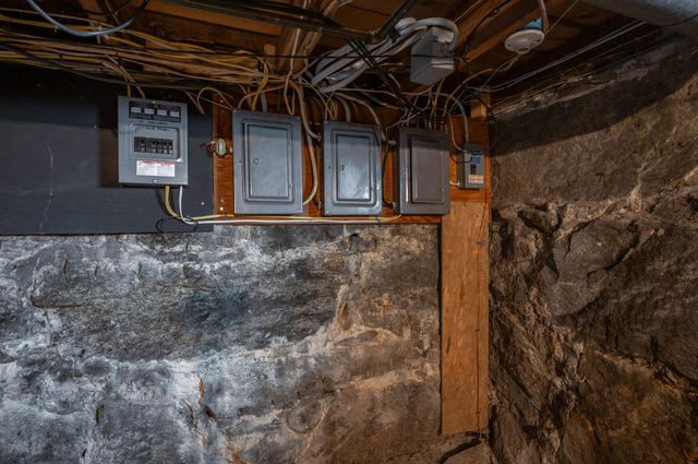 10 Malvern Street, Manchester, NH 03104