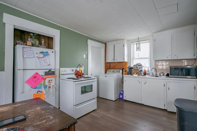 10 Malvern Street, Manchester, NH 03104