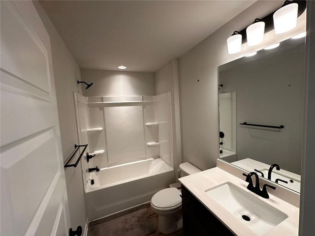 325 Sterling Creek Way, Loganville, GA 30052