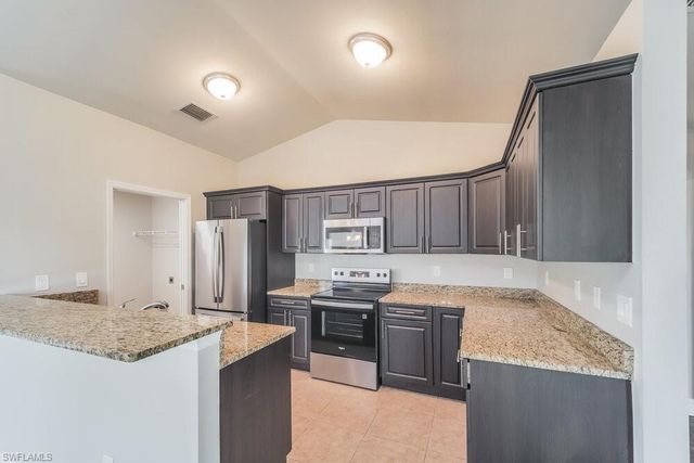 2025 SW 32nd ST, Cape Coral, FL 33914
