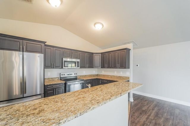 2025 SW 32nd ST, Cape Coral, FL 33914