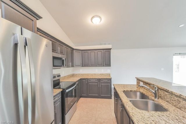 2025 SW 32nd ST, Cape Coral, FL 33914