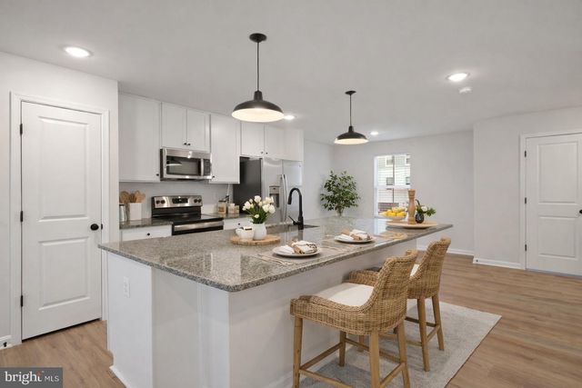 51 THROWER RD, Hedgesville, WV 25427