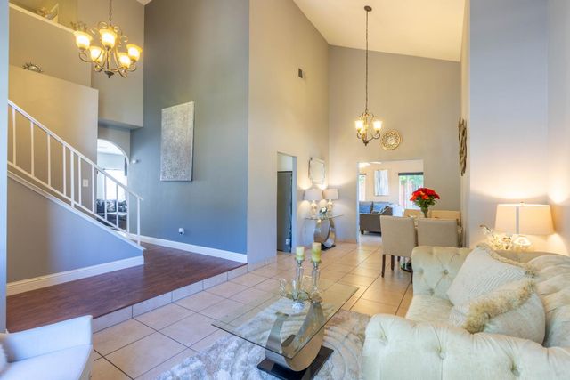 11 Monterosa Ct, Sacramento, CA 95823