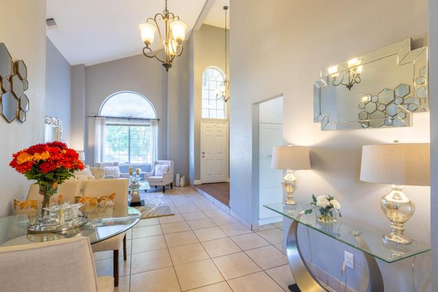 11 Monterosa Ct, Sacramento, CA 95823