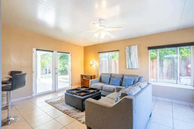 11 Monterosa Ct, Sacramento, CA 95823