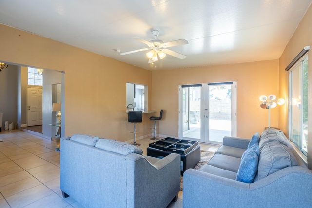 11 Monterosa Ct, Sacramento, CA 95823