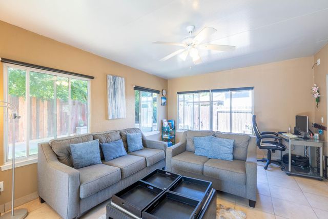 11 Monterosa Ct, Sacramento, CA 95823