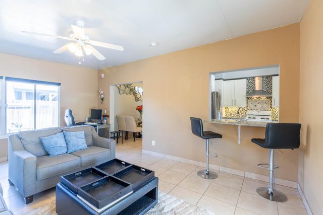 11 Monterosa Ct, Sacramento, CA 95823