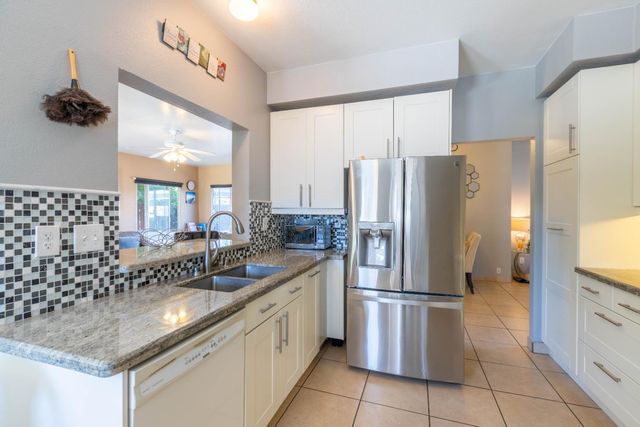 11 Monterosa Ct, Sacramento, CA 95823