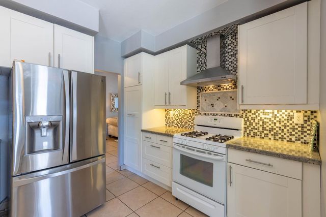 11 Monterosa Ct, Sacramento, CA 95823