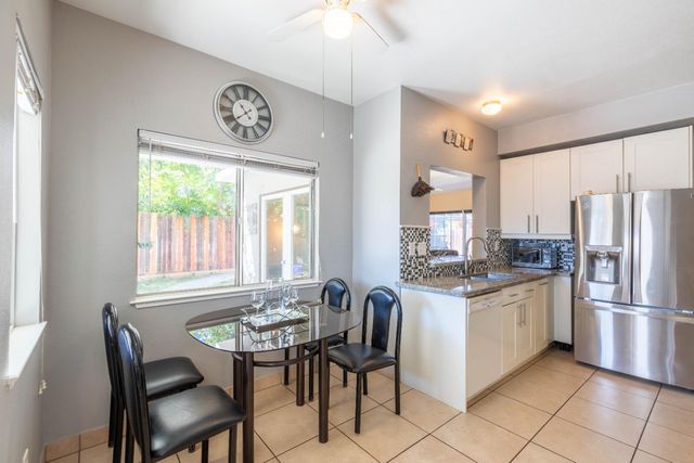 11 Monterosa Ct, Sacramento, CA 95823