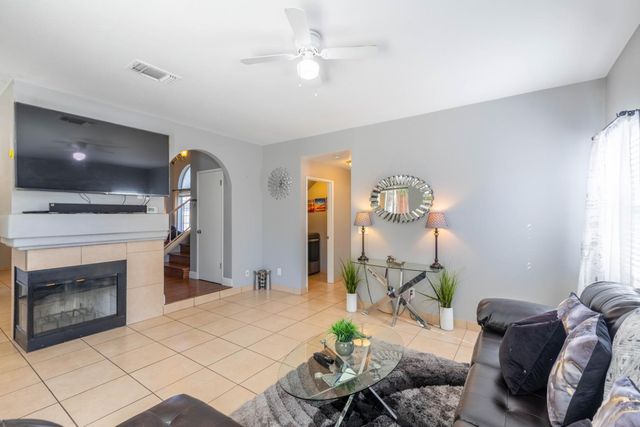 11 Monterosa Ct, Sacramento, CA 95823