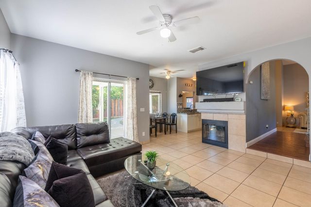 11 Monterosa Ct, Sacramento, CA 95823