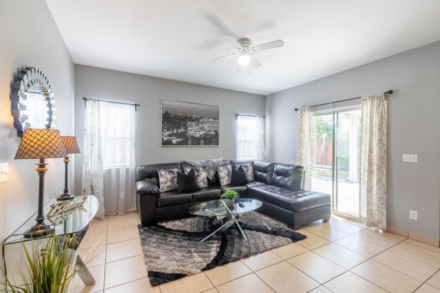11 Monterosa Ct, Sacramento, CA 95823