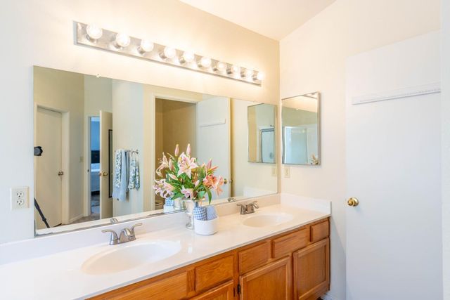 11 Monterosa Ct, Sacramento, CA 95823