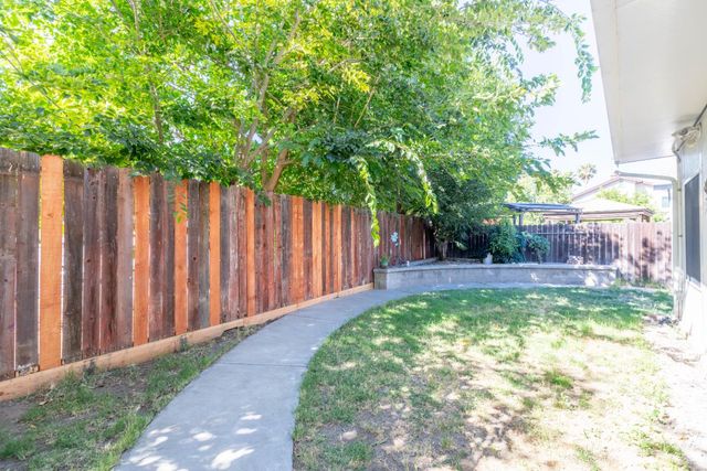 11 Monterosa Ct, Sacramento, CA 95823