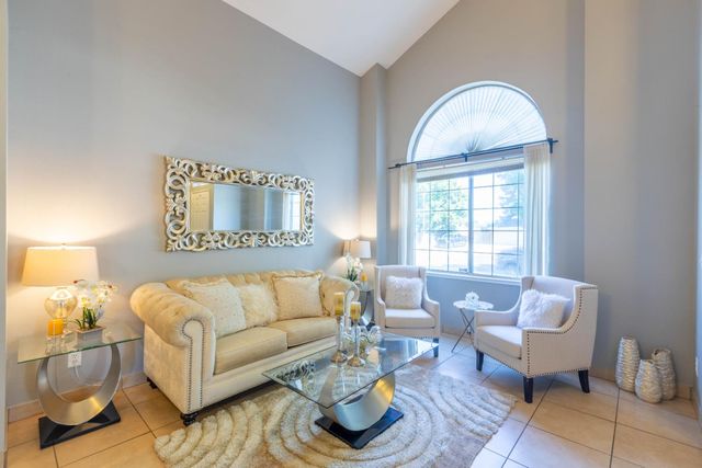 11 Monterosa Ct, Sacramento, CA 95823