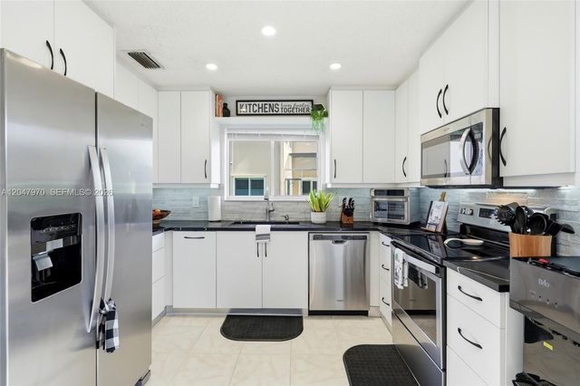 1725 SW 109th Terrace, Davie, FL 33324