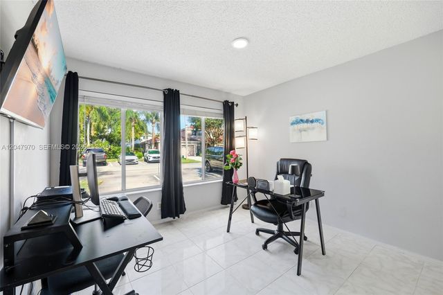 1725 SW 109th Terrace, Davie, FL 33324