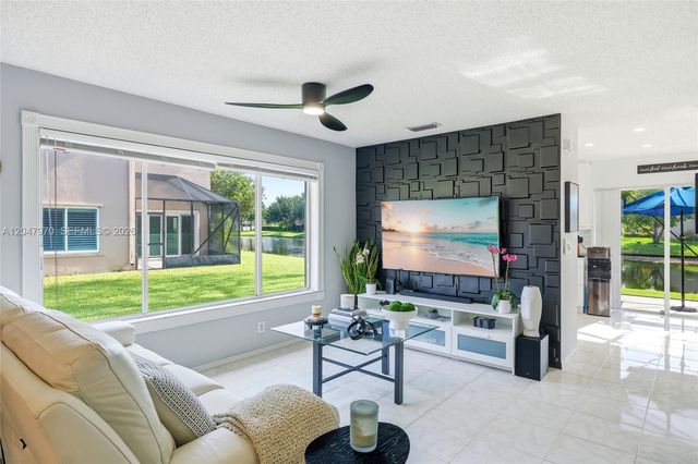 1725 SW 109th Terrace, Davie, FL 33324