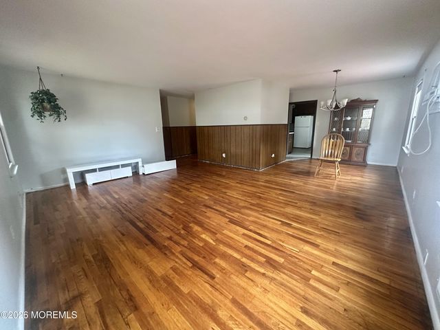 1 Peach Tree Road, Oakhurst, NJ 07755