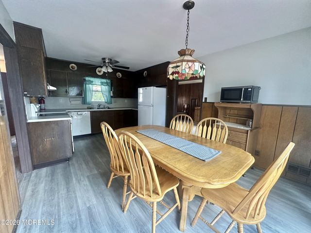 1 Peach Tree Road, Oakhurst, NJ 07755