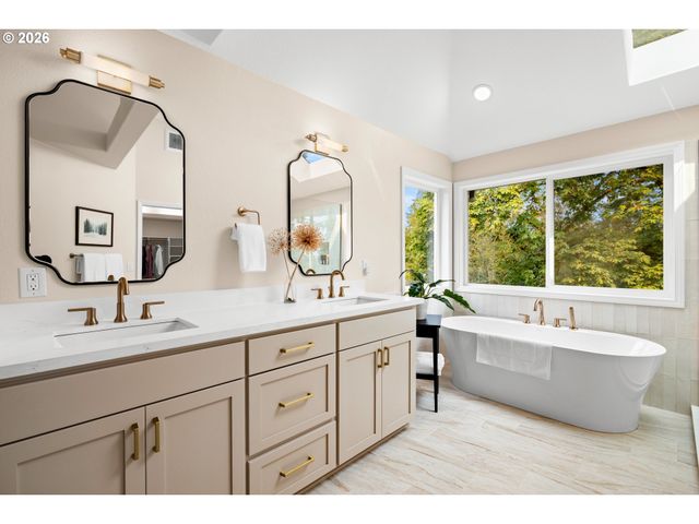 3234 Sw PARSONS Ct, Portland, OR 97219