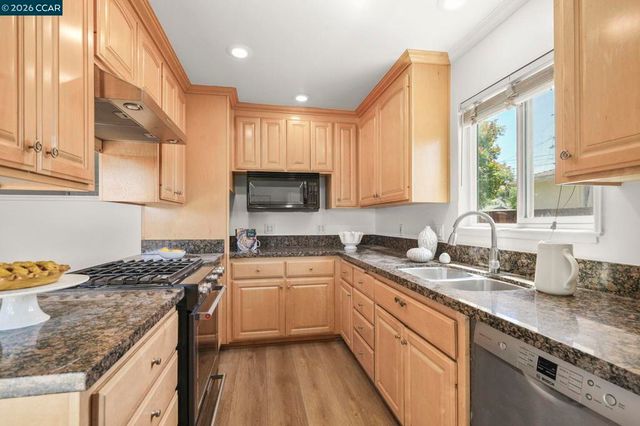 1346 Maryland Dr, Concord, CA 94521