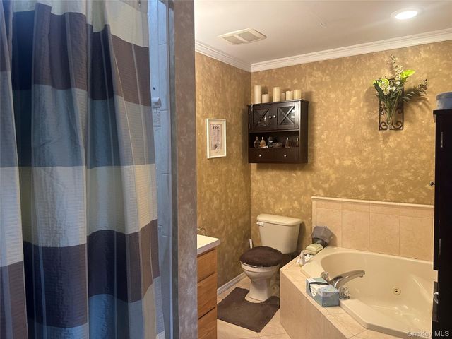 3 Horseshoe Lane, Center Moriches, NY 11934