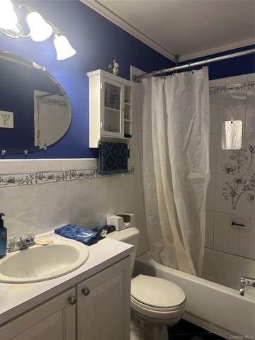 3 Horseshoe Lane, Center Moriches, NY 11934