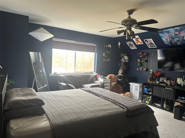 3 Horseshoe Lane, Center Moriches, NY 11934