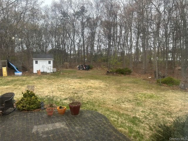 3 Horseshoe Lane, Center Moriches, NY 11934