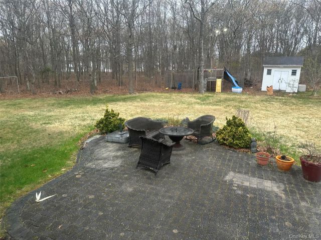 3 Horseshoe Lane, Center Moriches, NY 11934