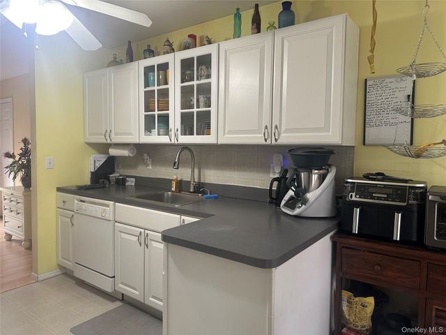 3 Horseshoe Lane, Center Moriches, NY 11934