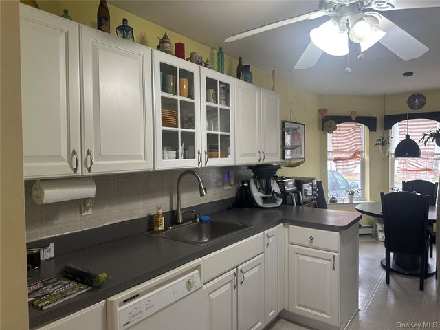 3 Horseshoe Lane, Center Moriches, NY 11934