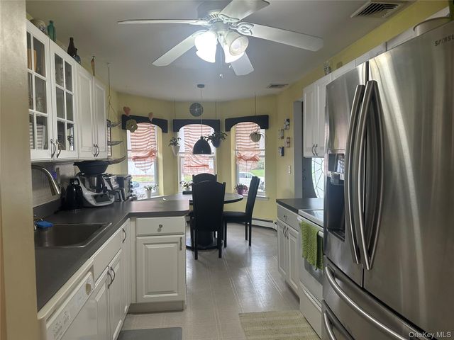 3 Horseshoe Lane, Center Moriches, NY 11934